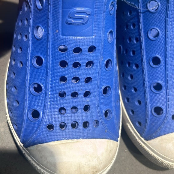 SKECHERS BOY'S GUZMAN STEPS SLIP-ON - Picture 6 of 6